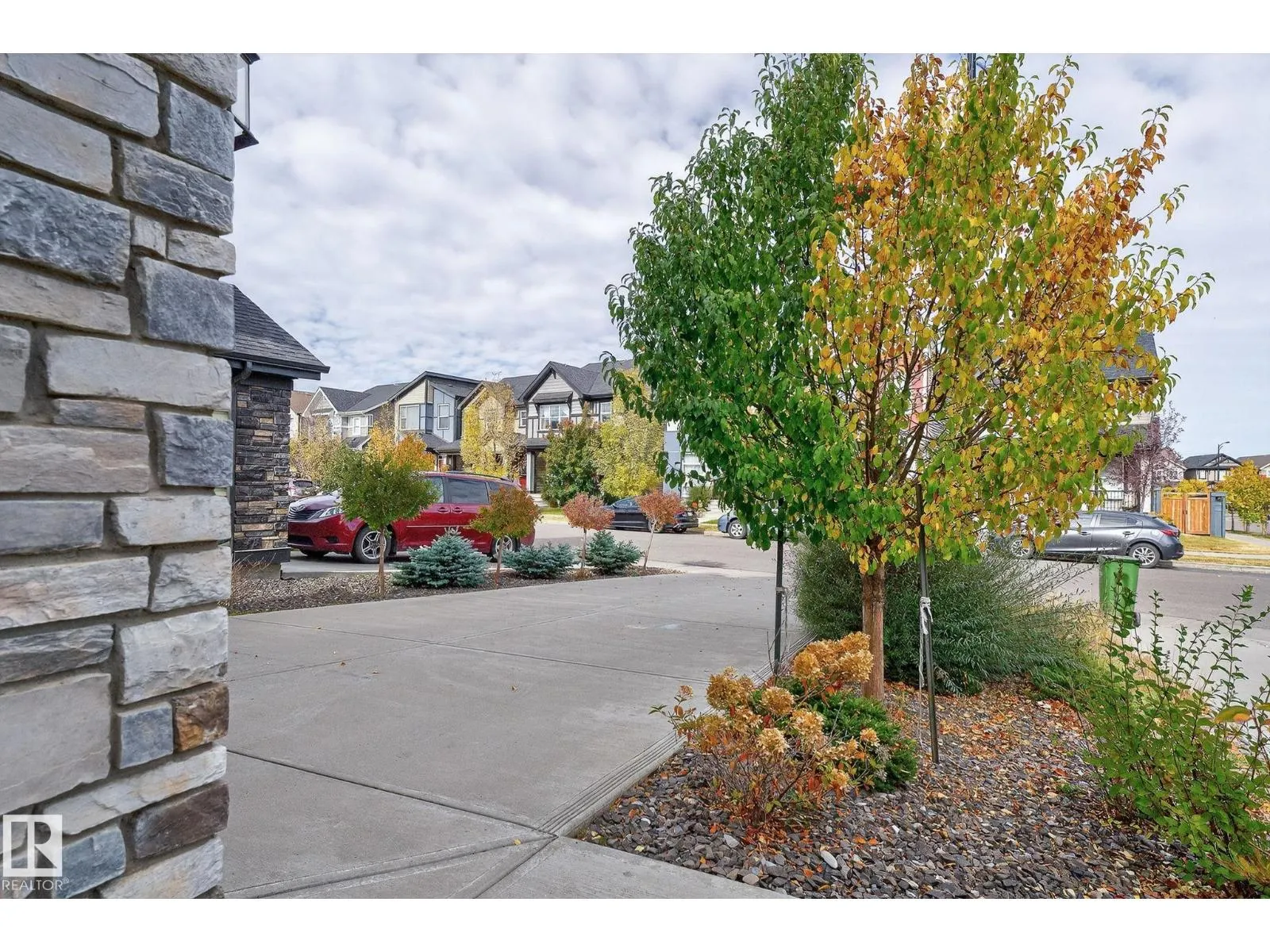 1737 DUMONT CRESCENT SW