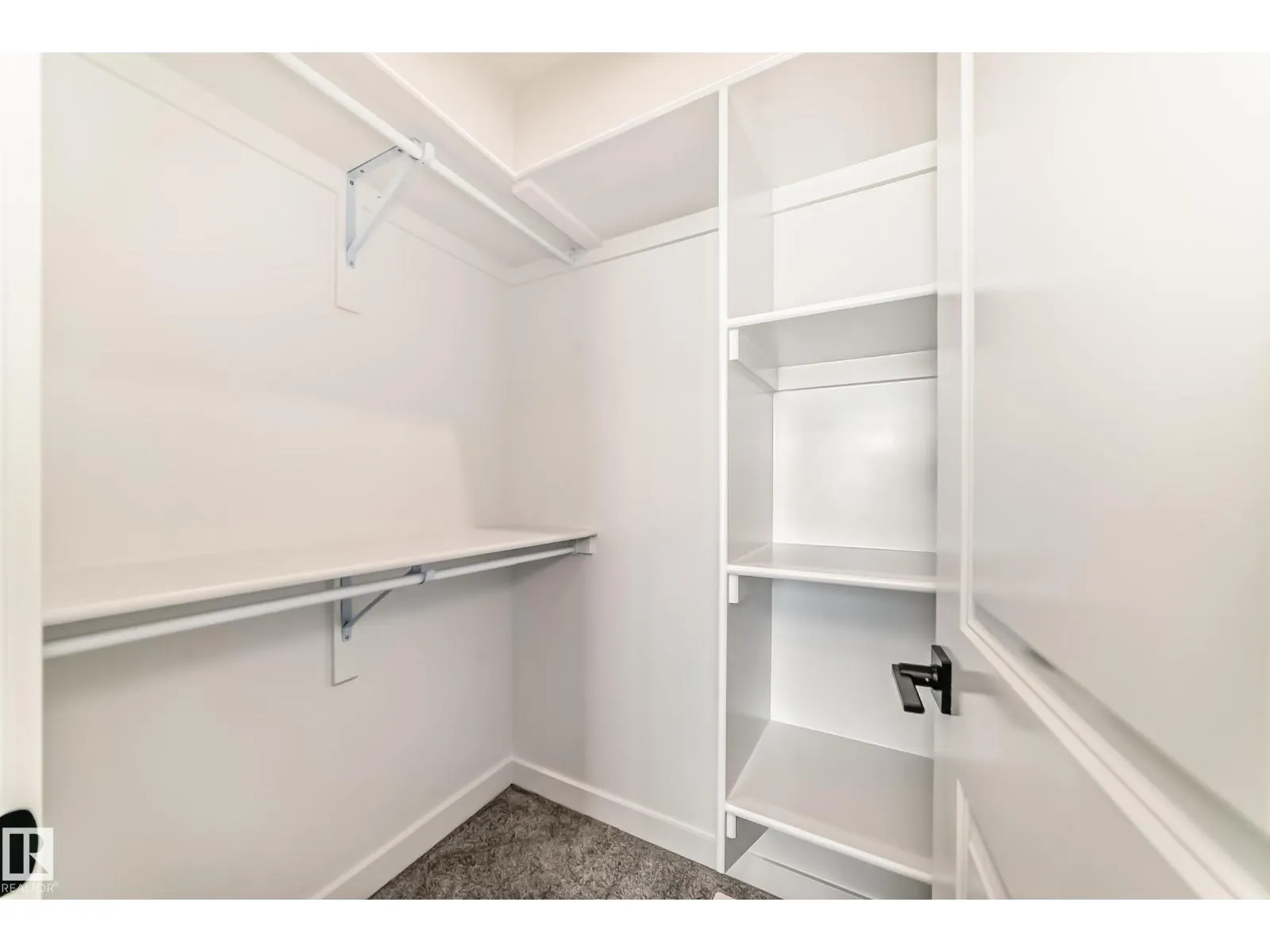 39 MEADOWGROVE LN