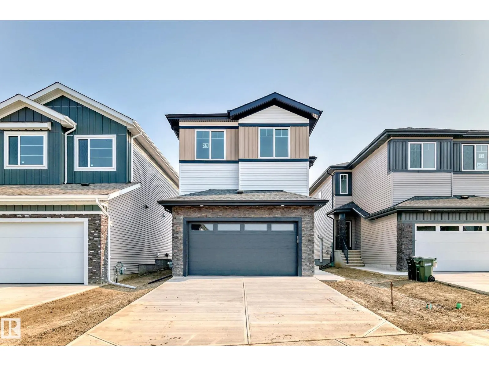 39 MEADOWGROVE LN