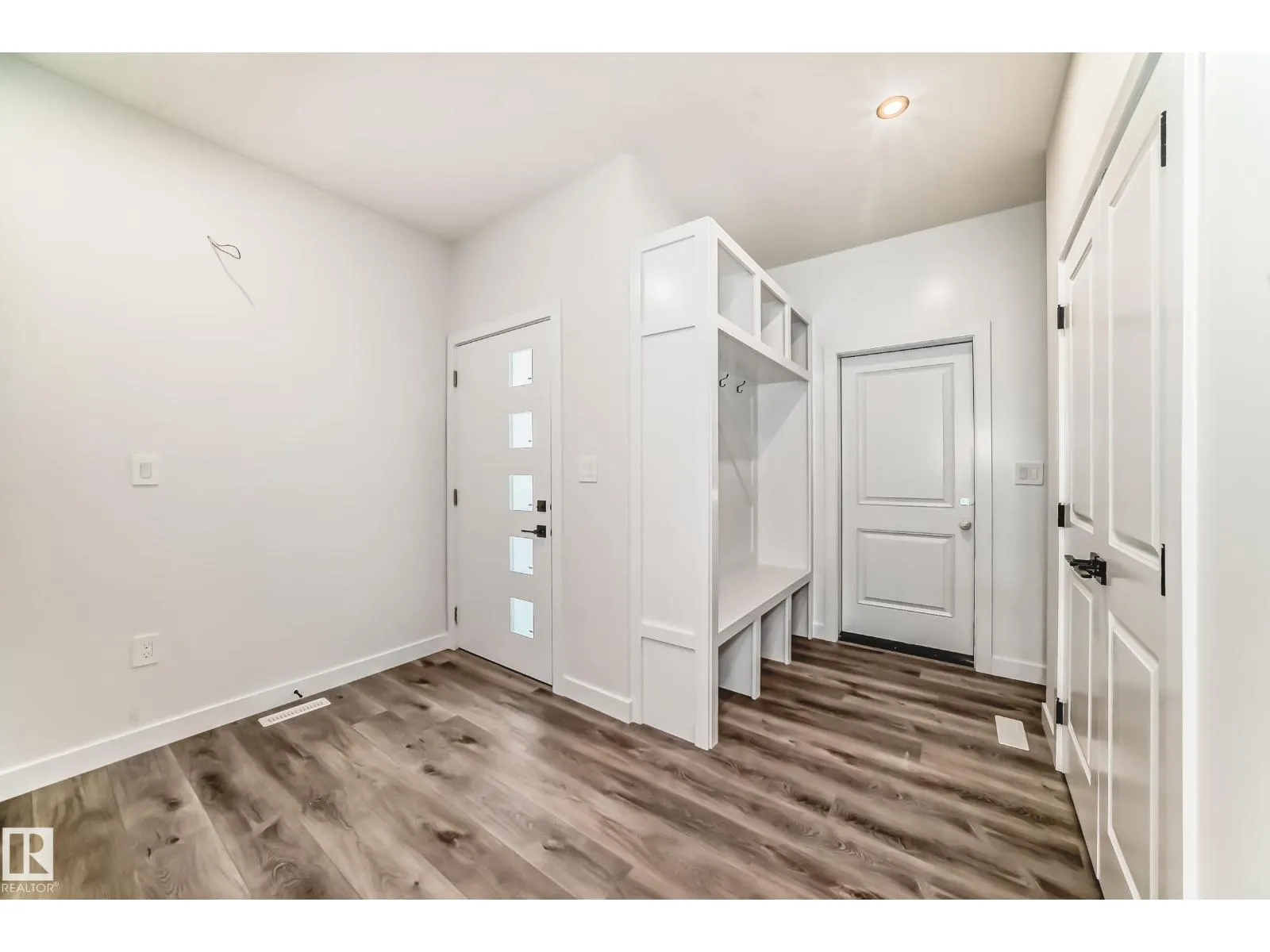 39 MEADOWGROVE LN