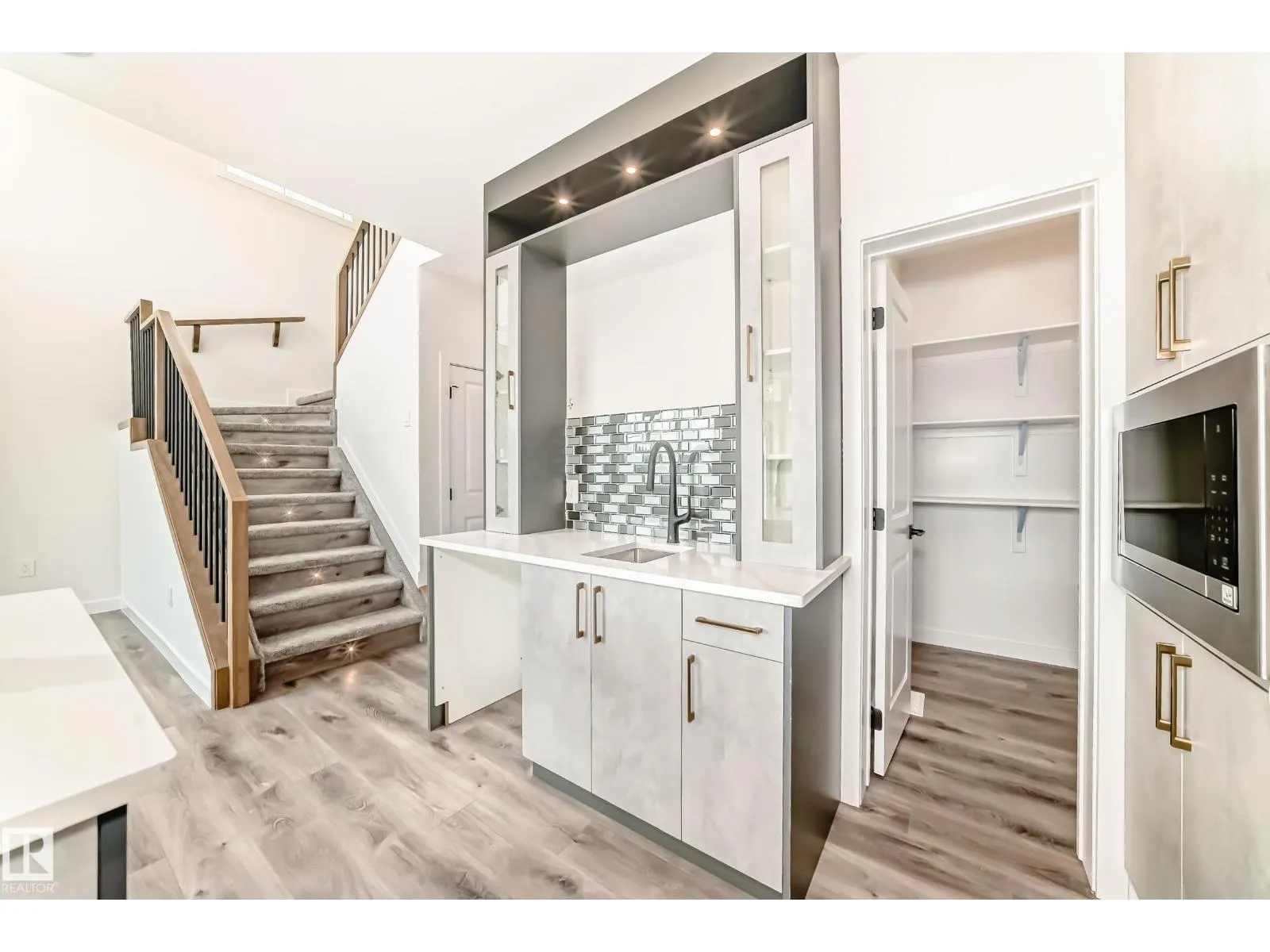 39 MEADOWGROVE LN