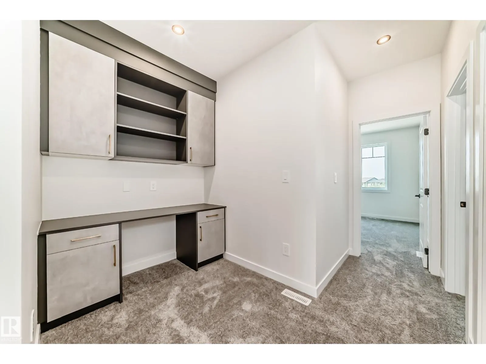 39 MEADOWGROVE LN