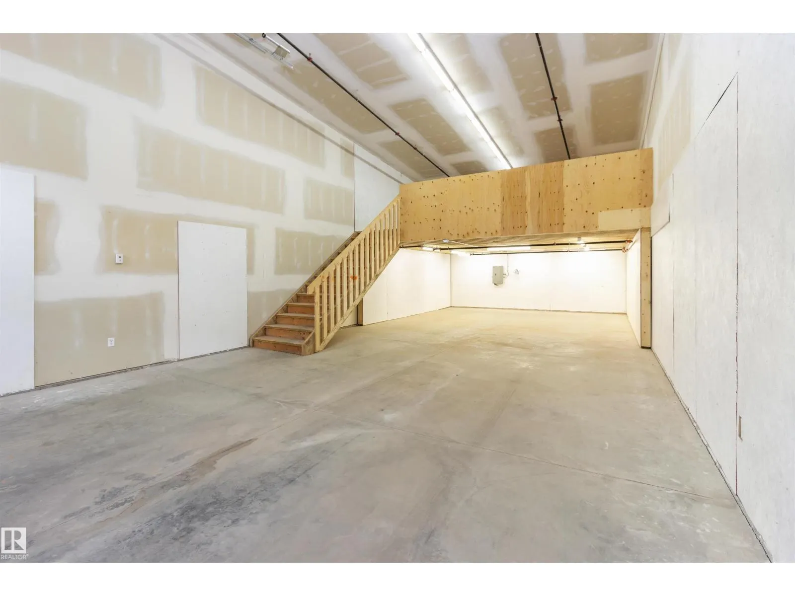 #25 9903 209 ST NW