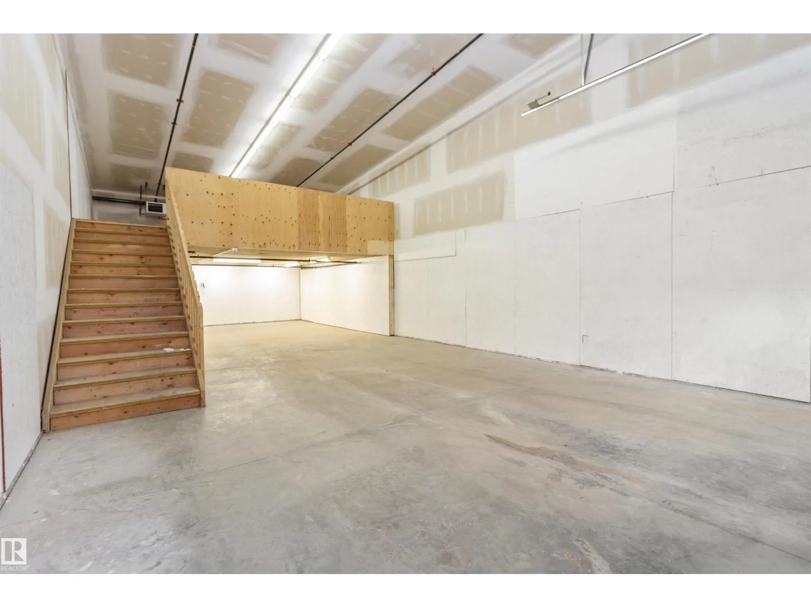 #25 9903 209 ST NW