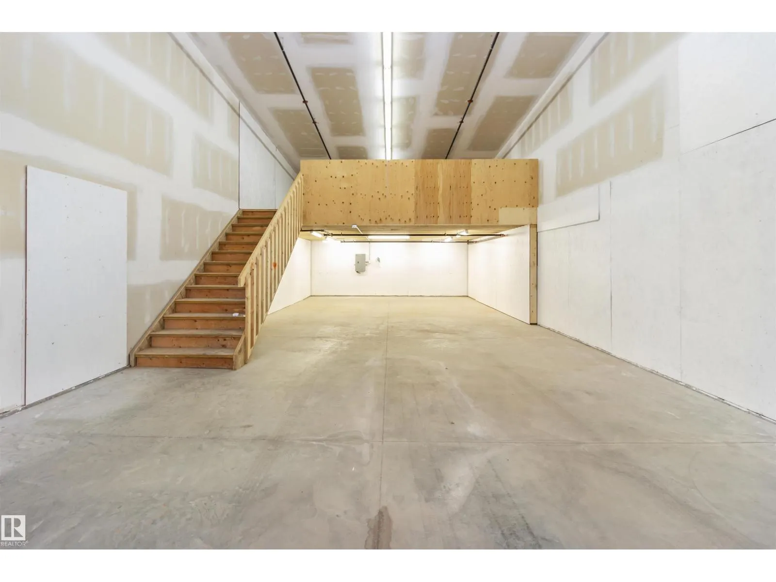 #25 9903 209 ST NW
