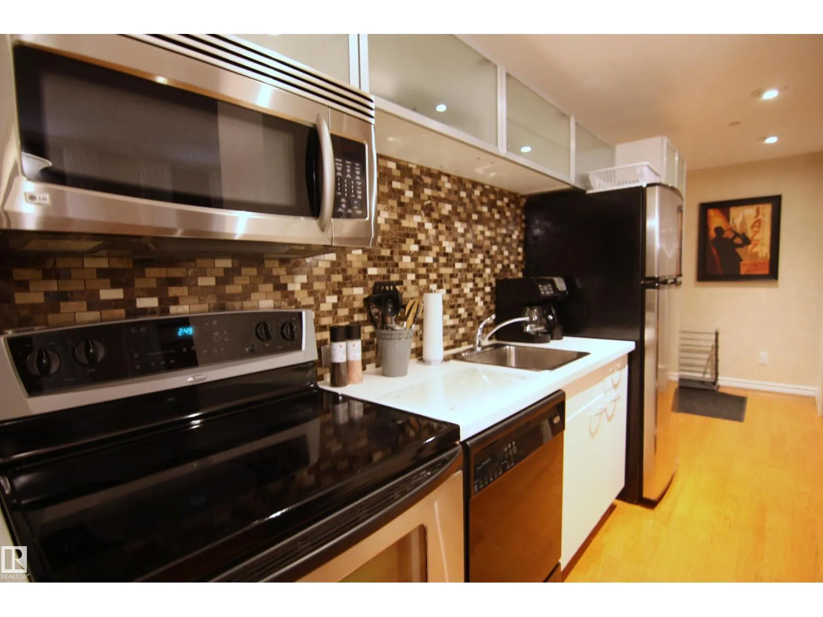 #311 10134 100 ST NW