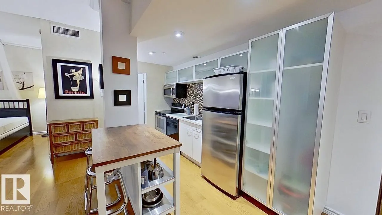 #311 10134 100 ST NW