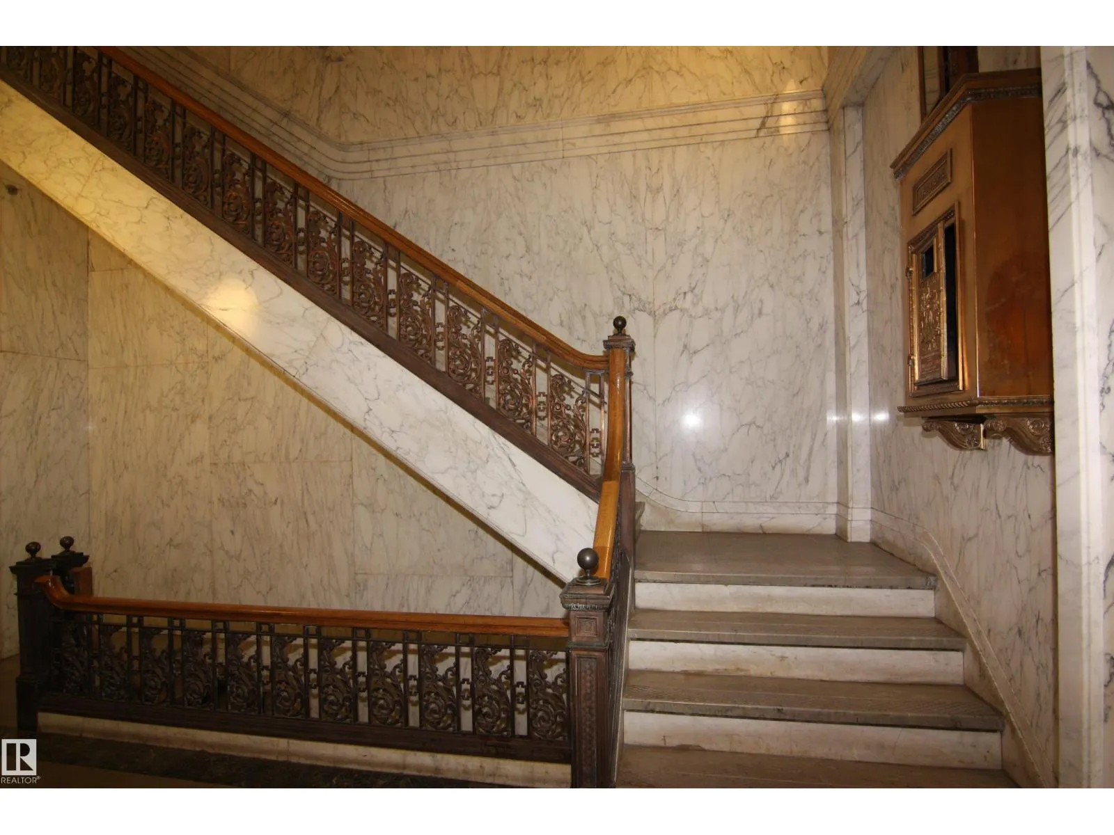 #311 10134 100 ST NW