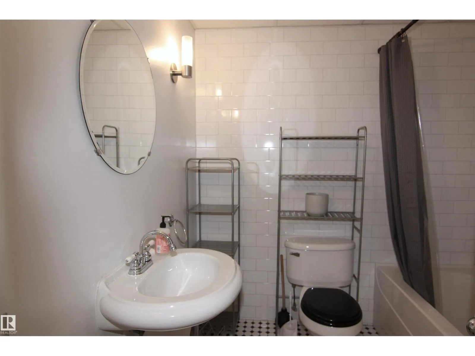 #311 10134 100 ST NW