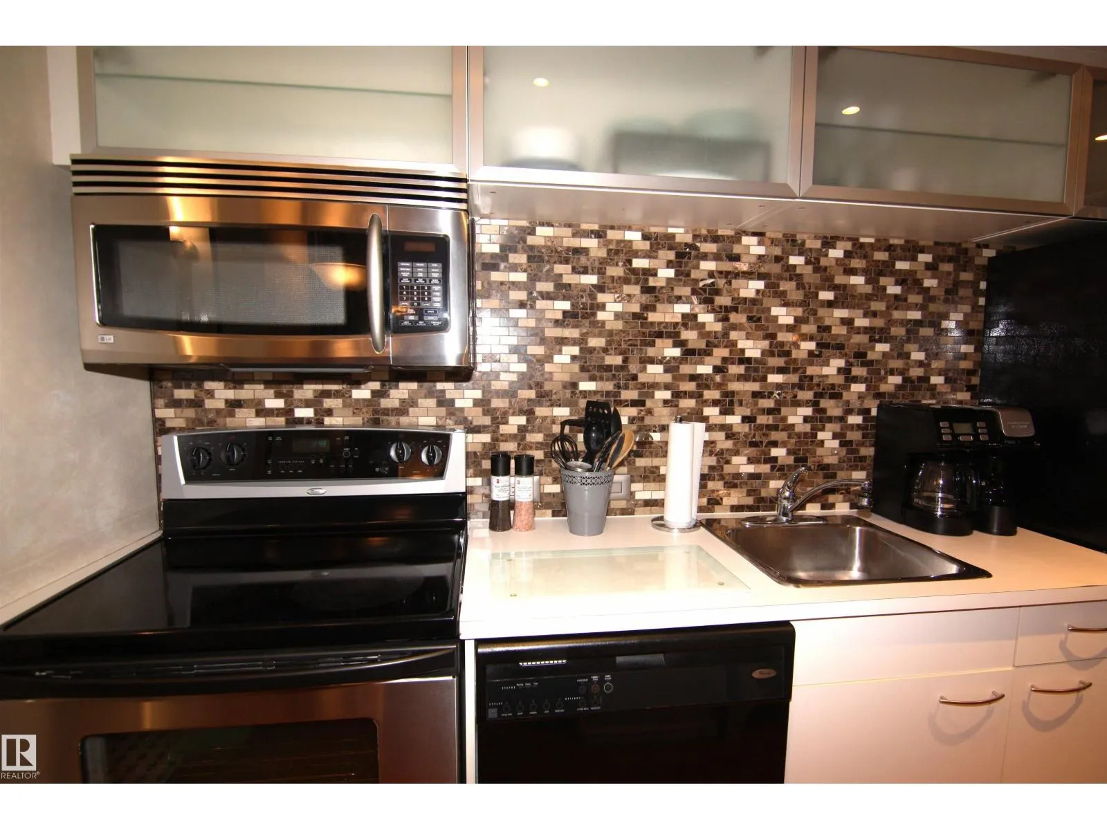 #311 10134 100 ST NW