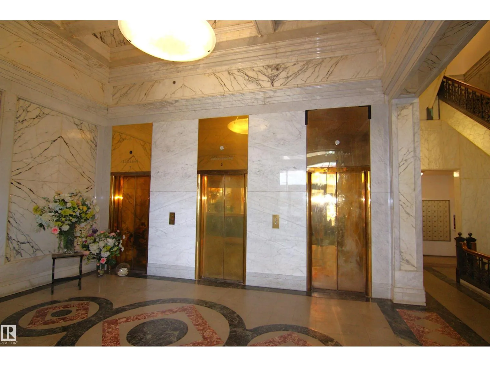 #311 10134 100 ST NW