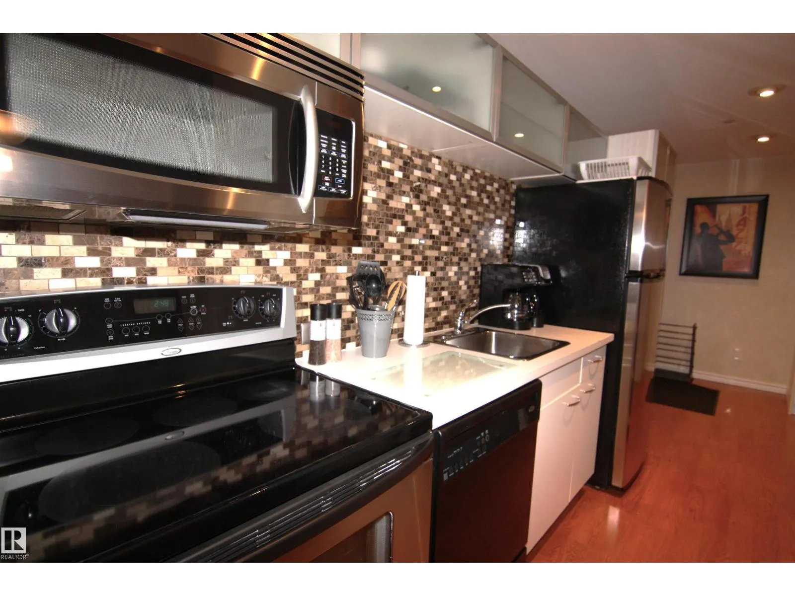 #311 10134 100 ST NW