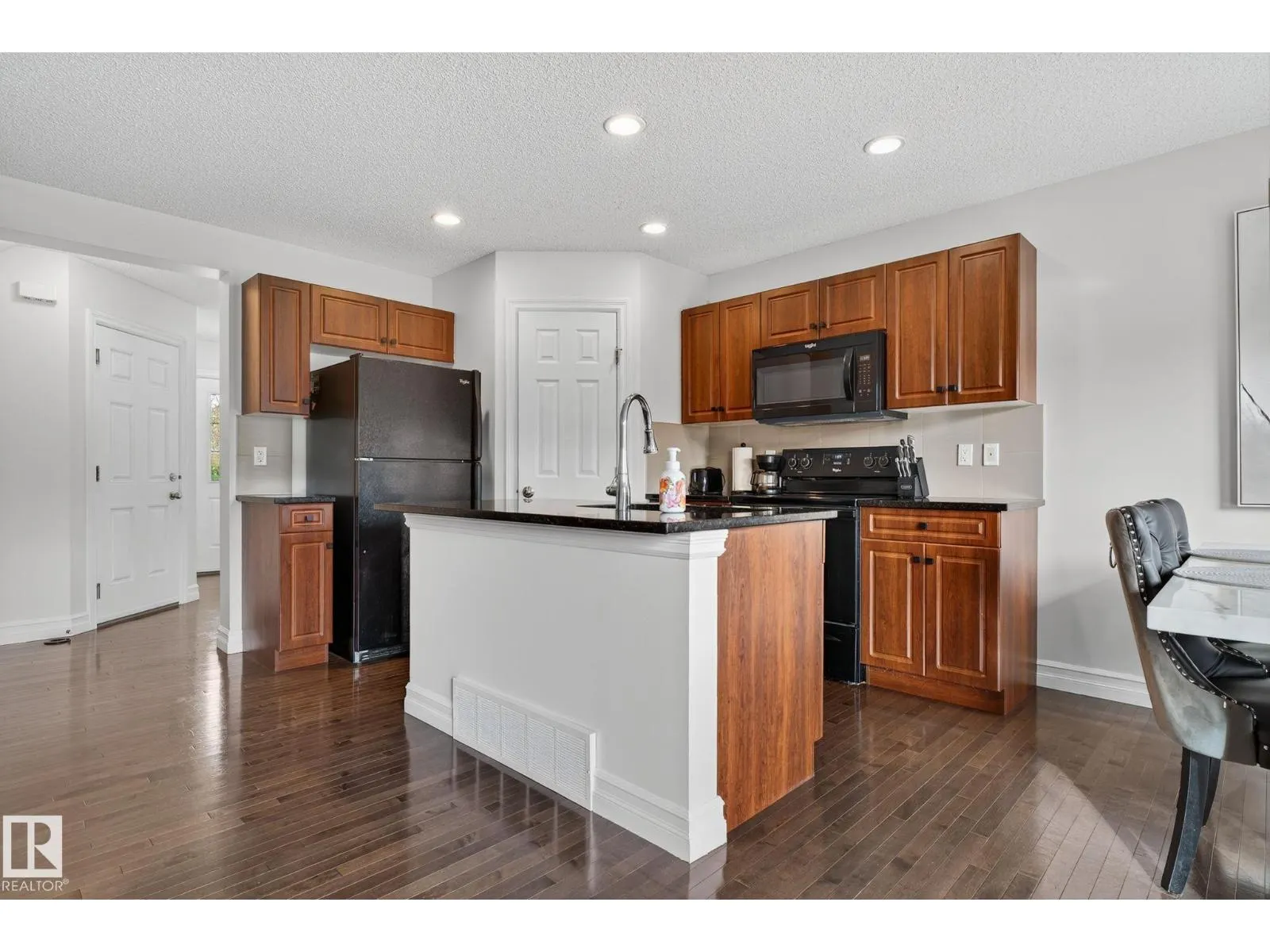6835 Cardinal LI SW SW