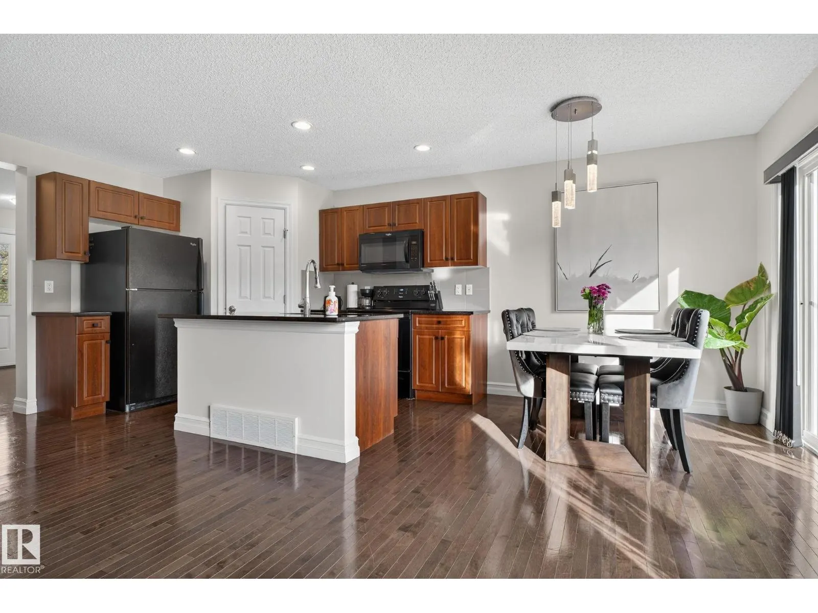 6835 Cardinal LI SW SW