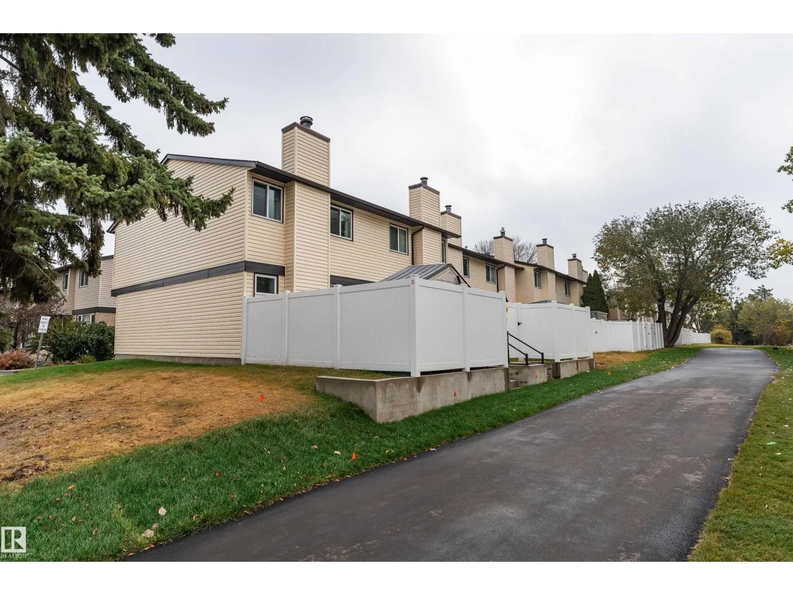 3231 142 AV NW