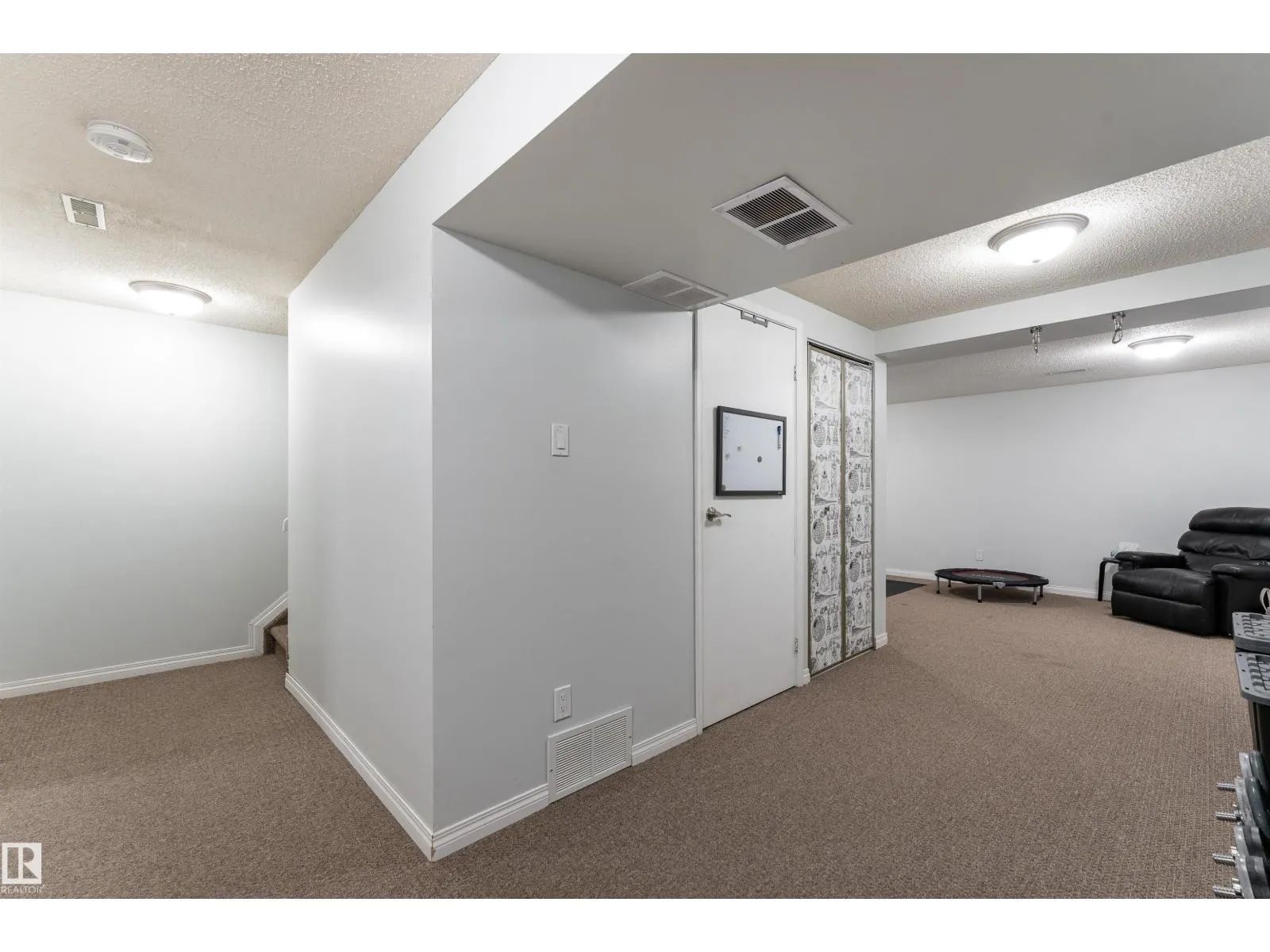 3231 142 AV NW