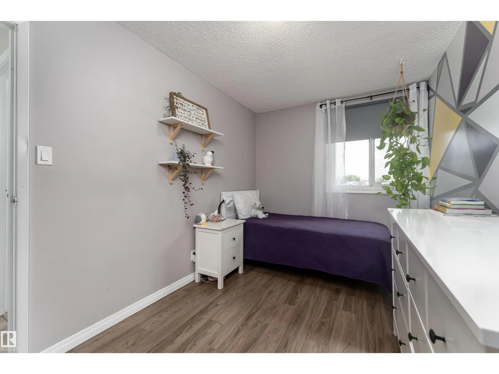 3231 142 AV NW