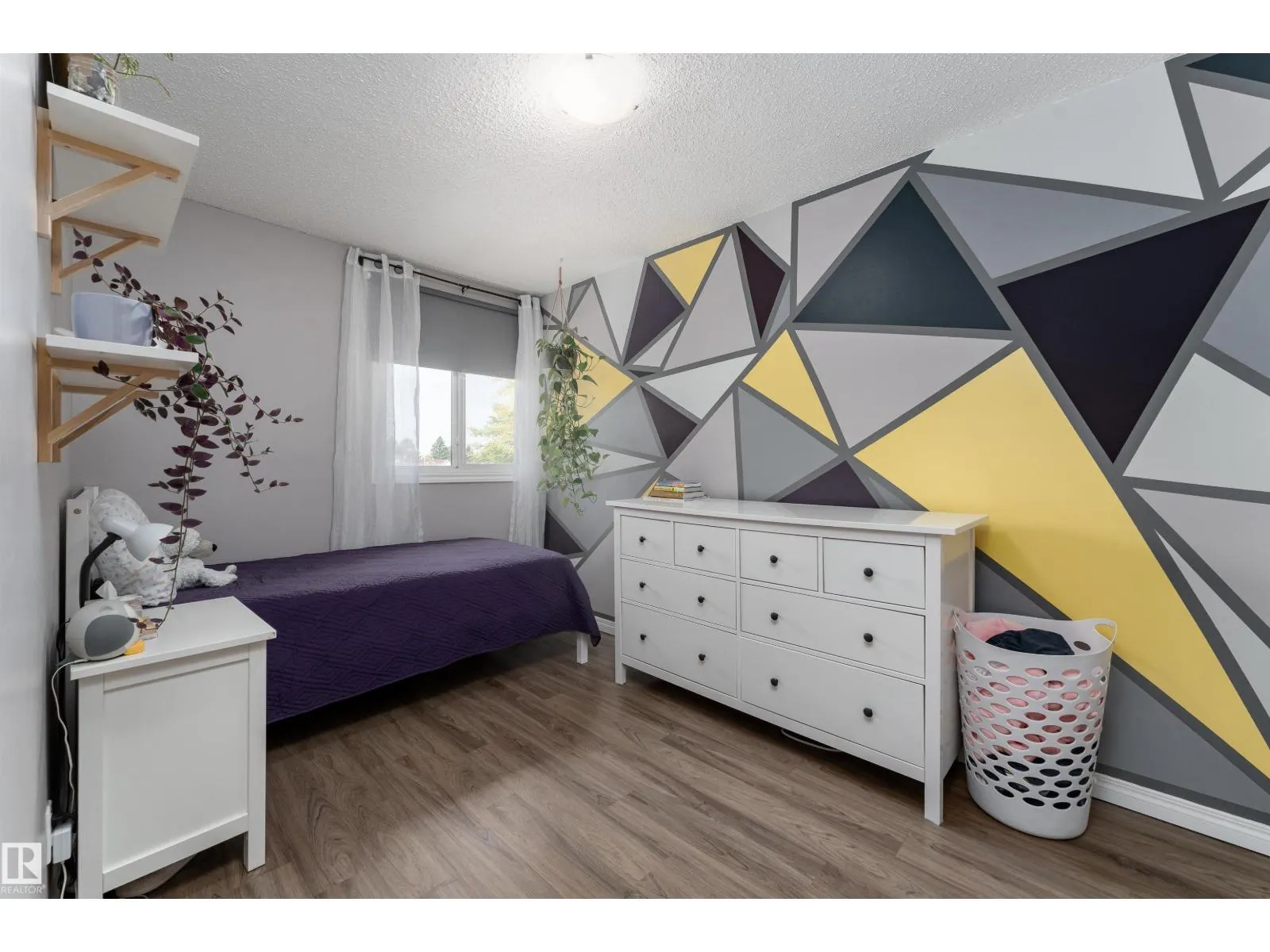 3231 142 AV NW