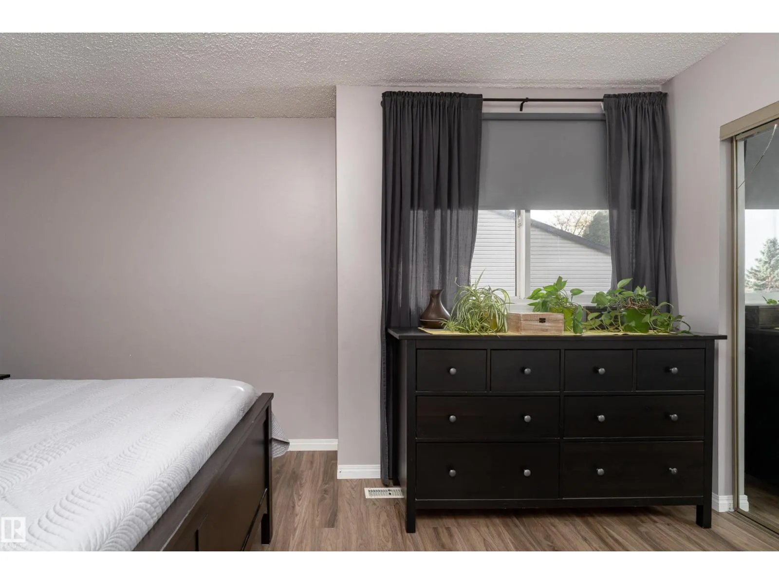 3231 142 AV NW