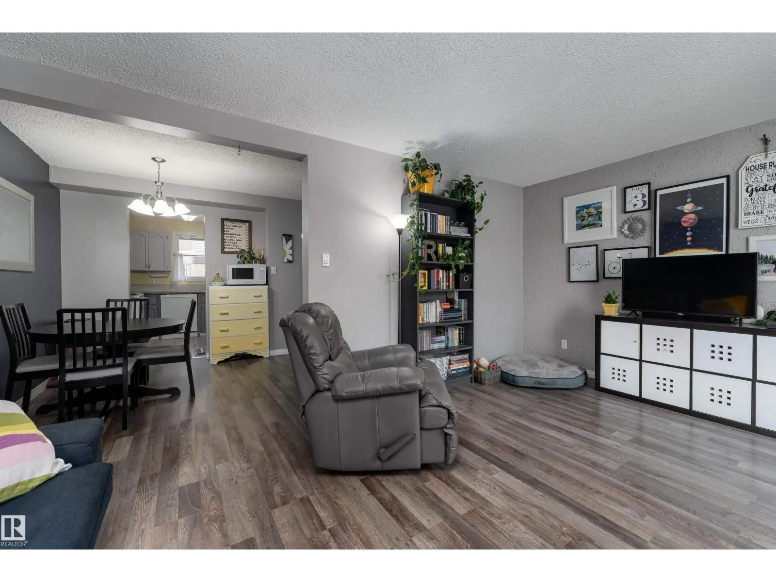 3231 142 AV NW