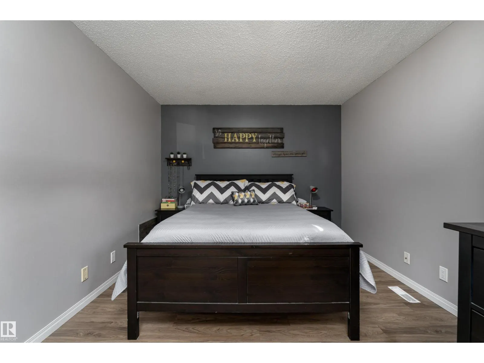 3231 142 AV NW