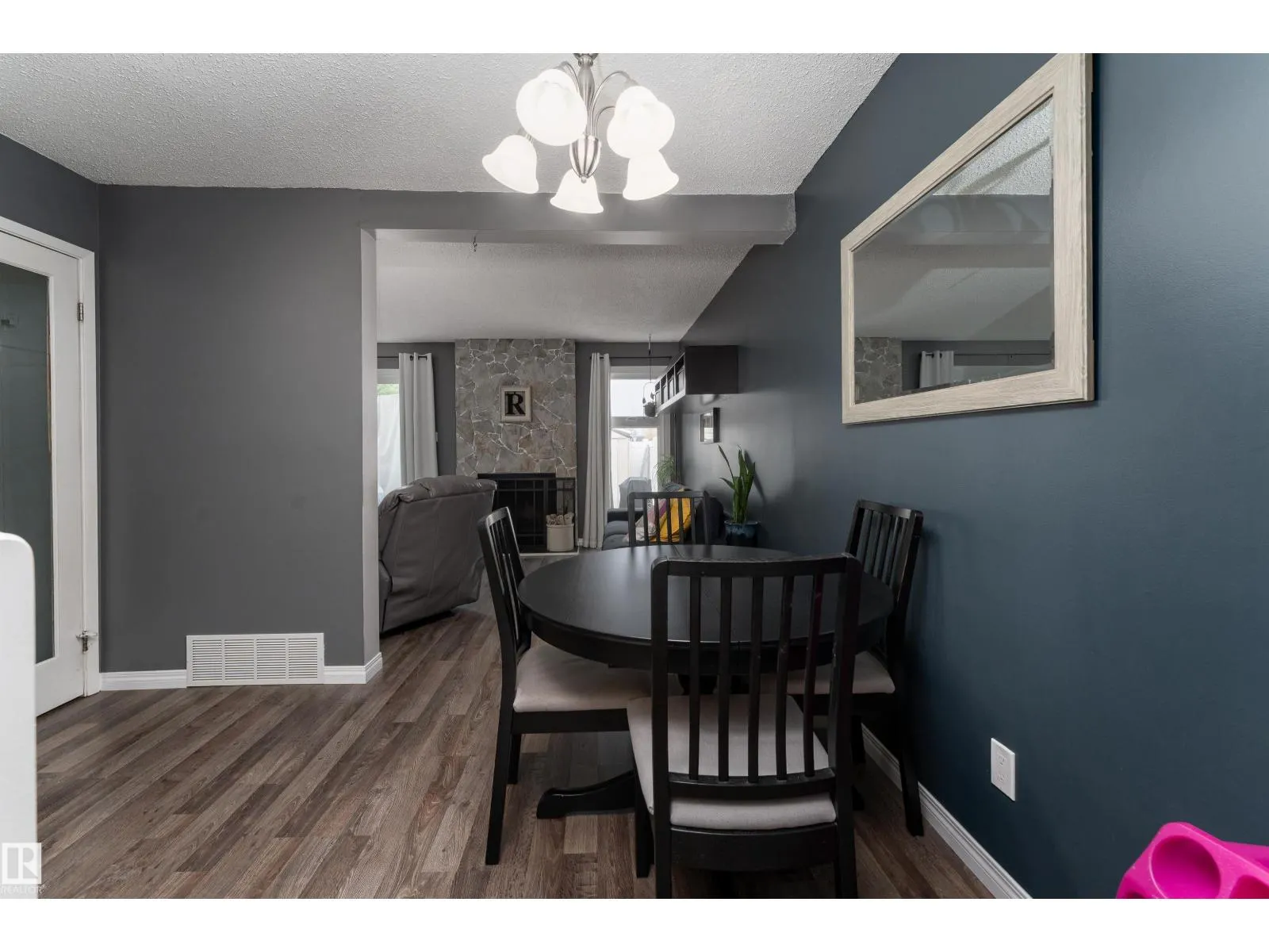 3231 142 AV NW