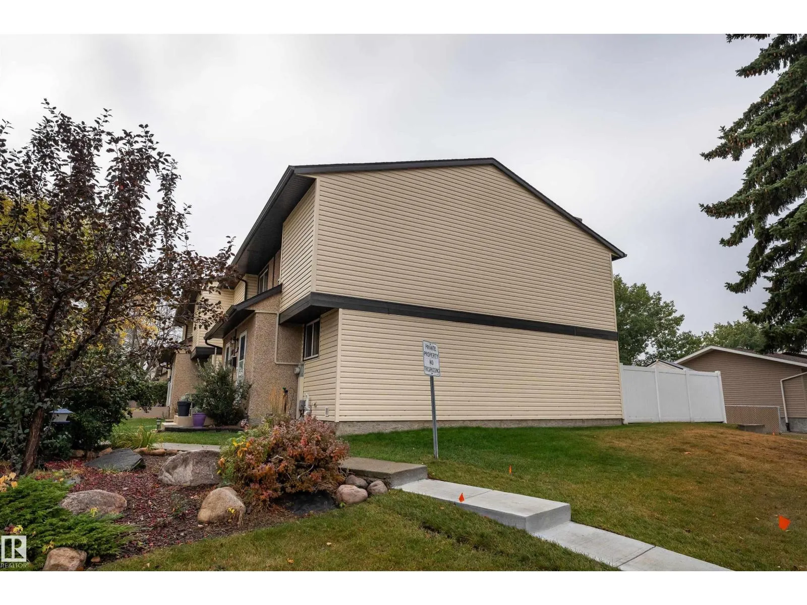 3231 142 AV NW