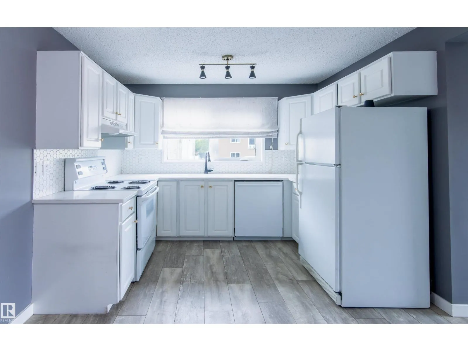 #38 10208 113 ST NW