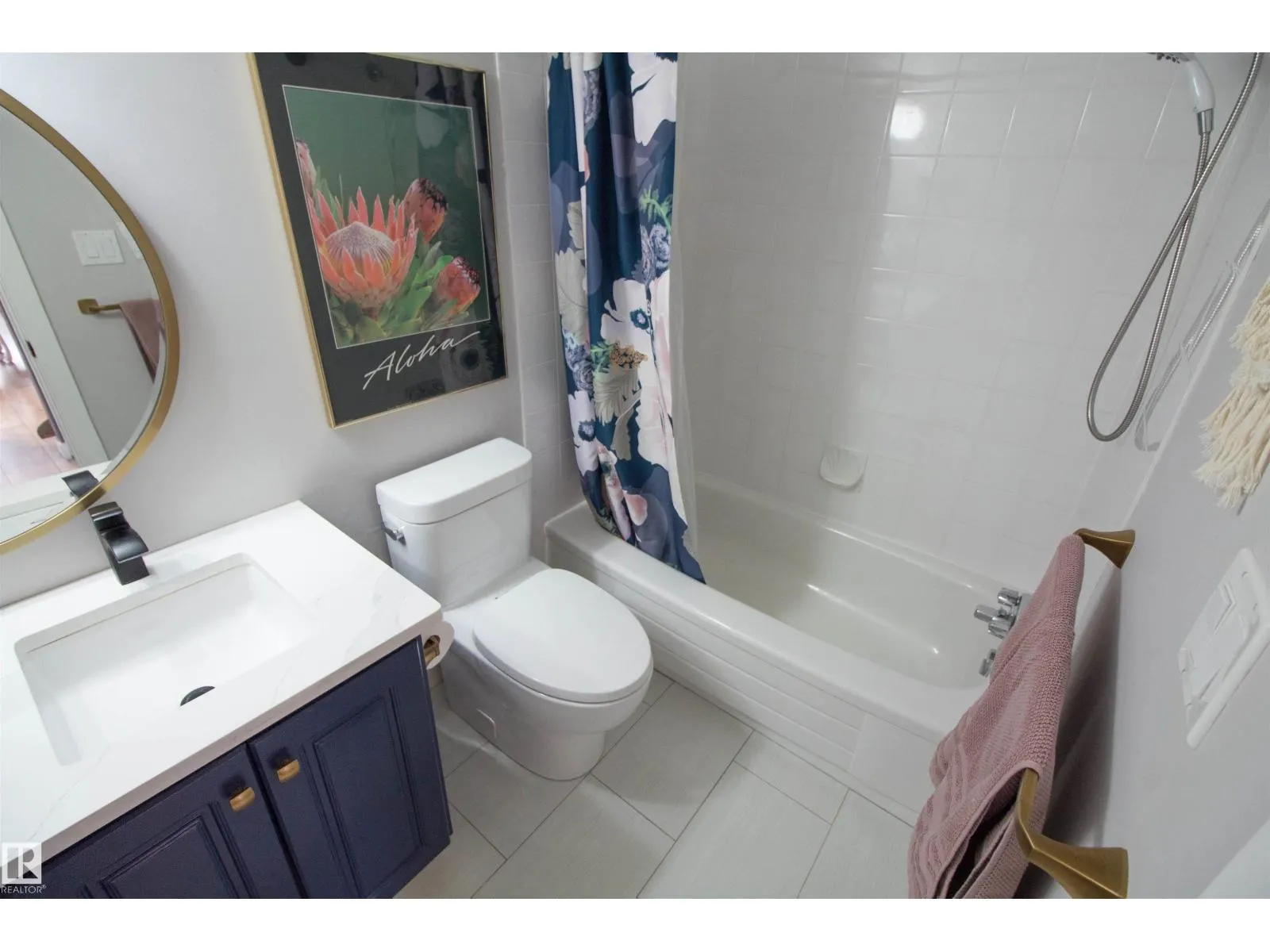 #38 10208 113 ST NW