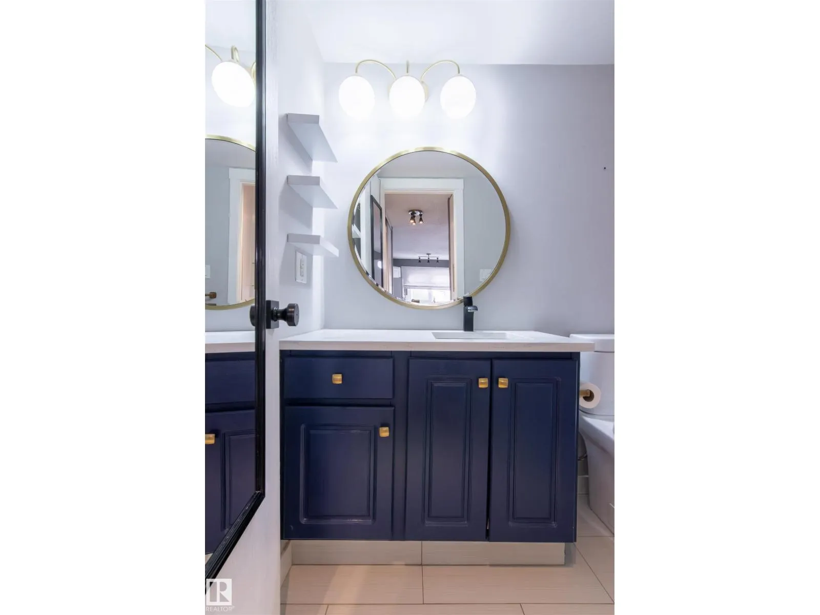 #38 10208 113 ST NW