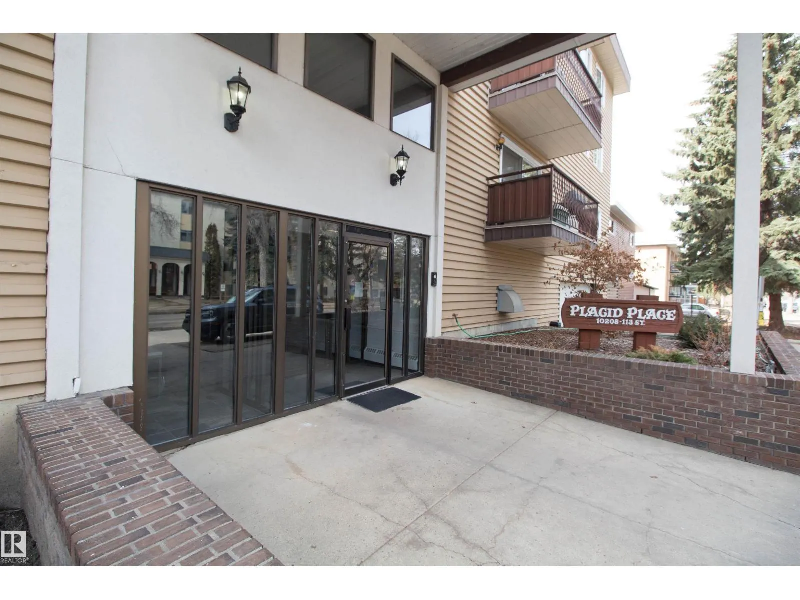 #38 10208 113 ST NW