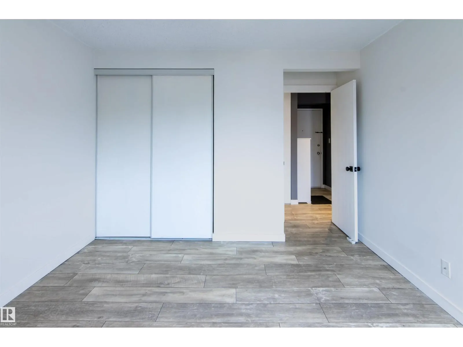 #38 10208 113 ST NW