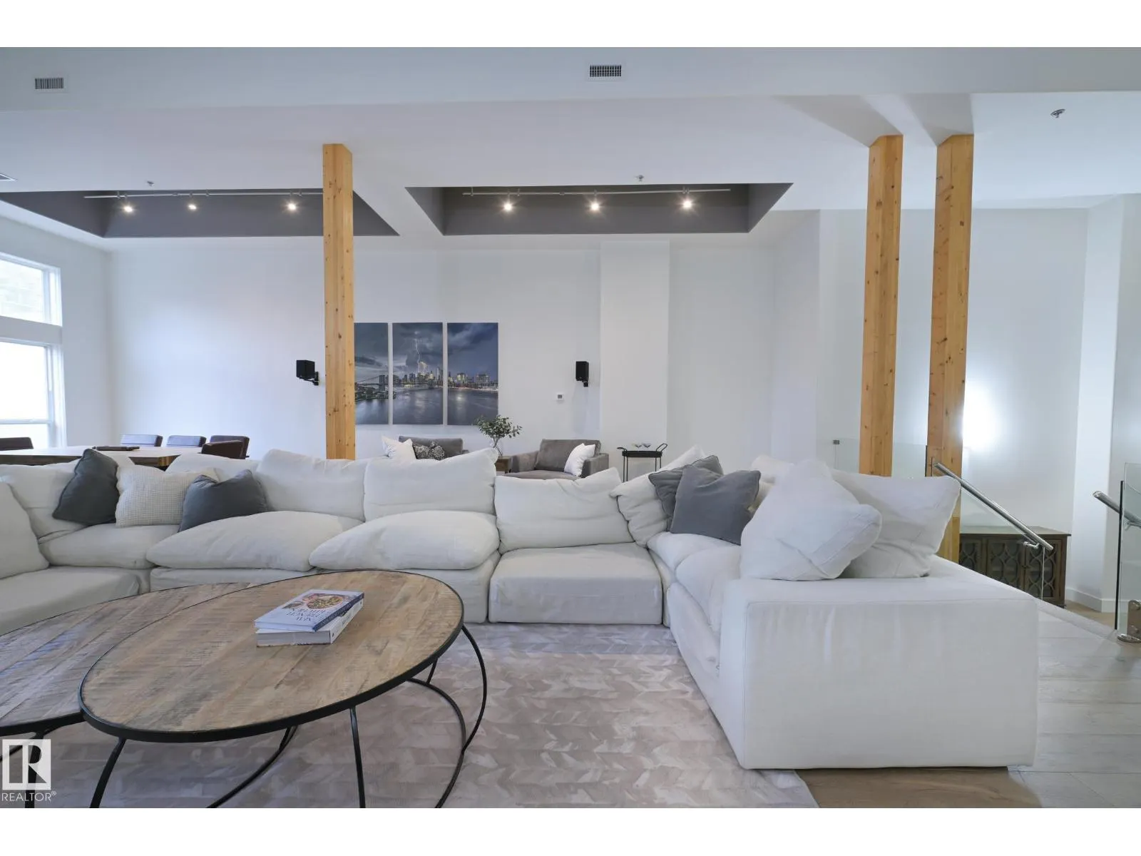 #403 10154 103 ST NW