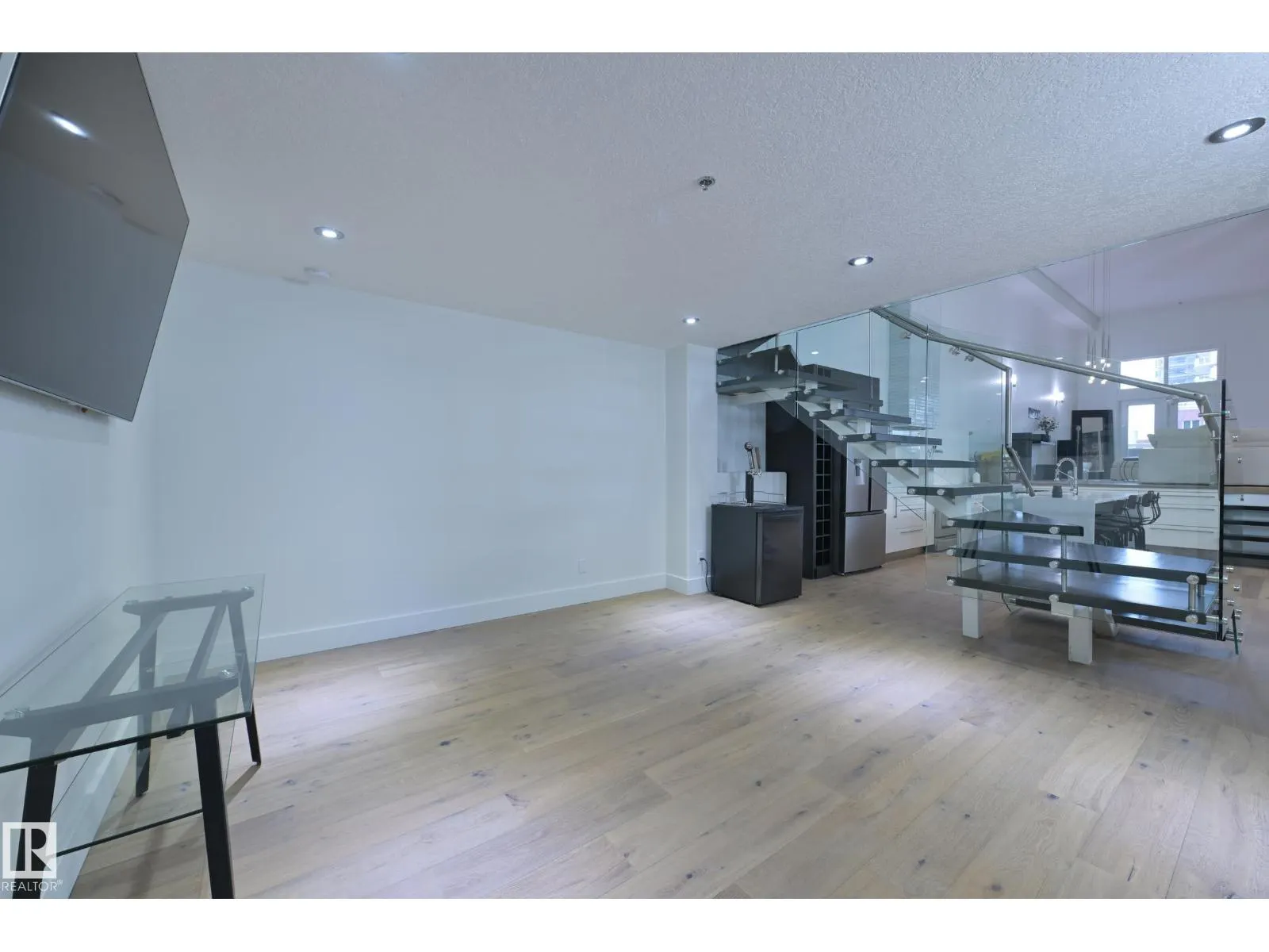 #403 10154 103 ST NW