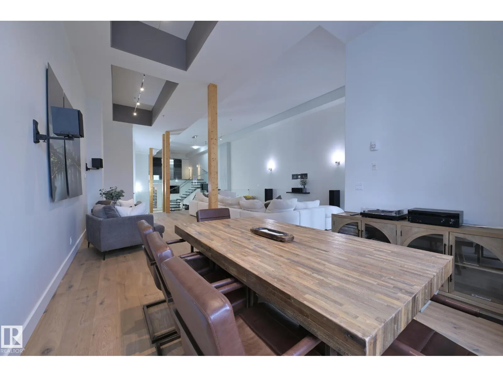 #403 10154 103 ST NW