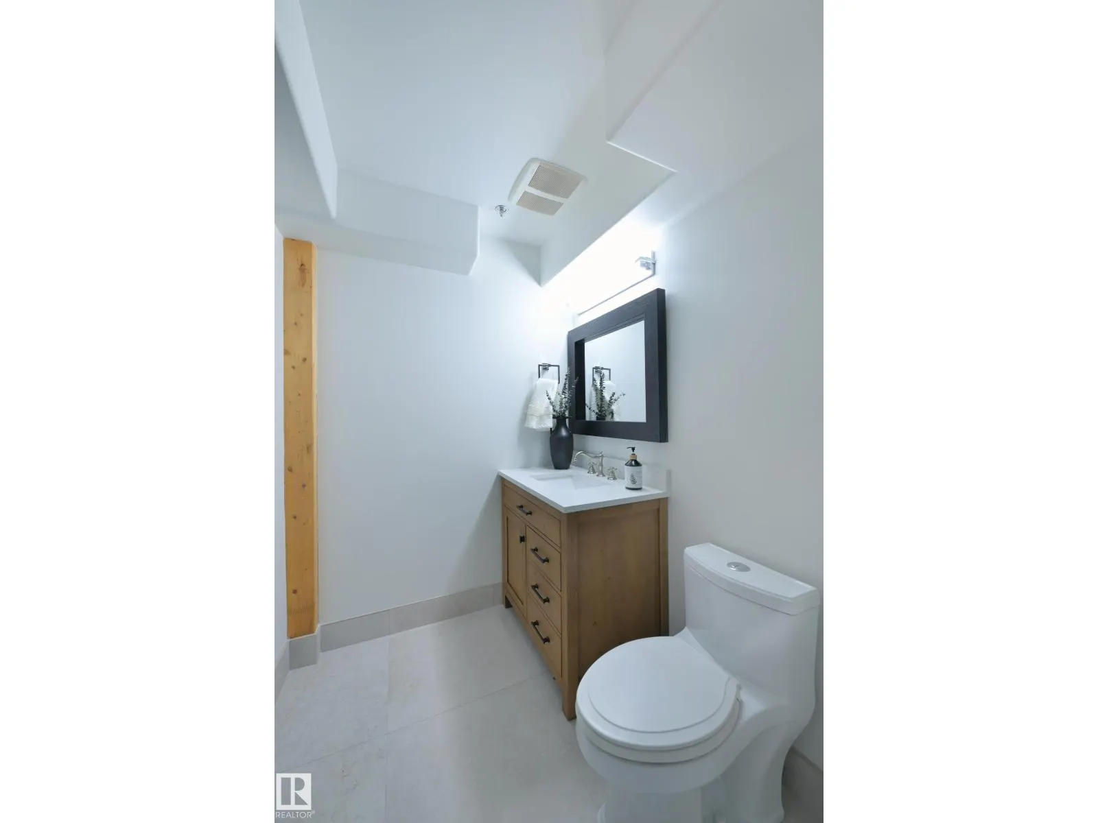 #403 10154 103 ST NW