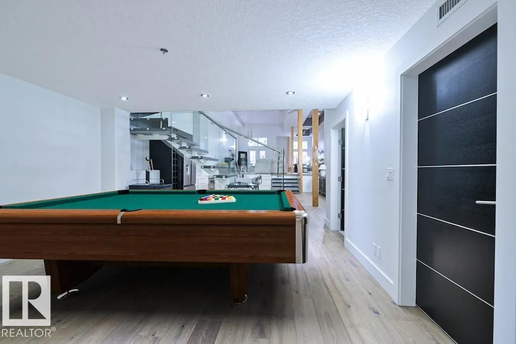 #403 10154 103 ST NW