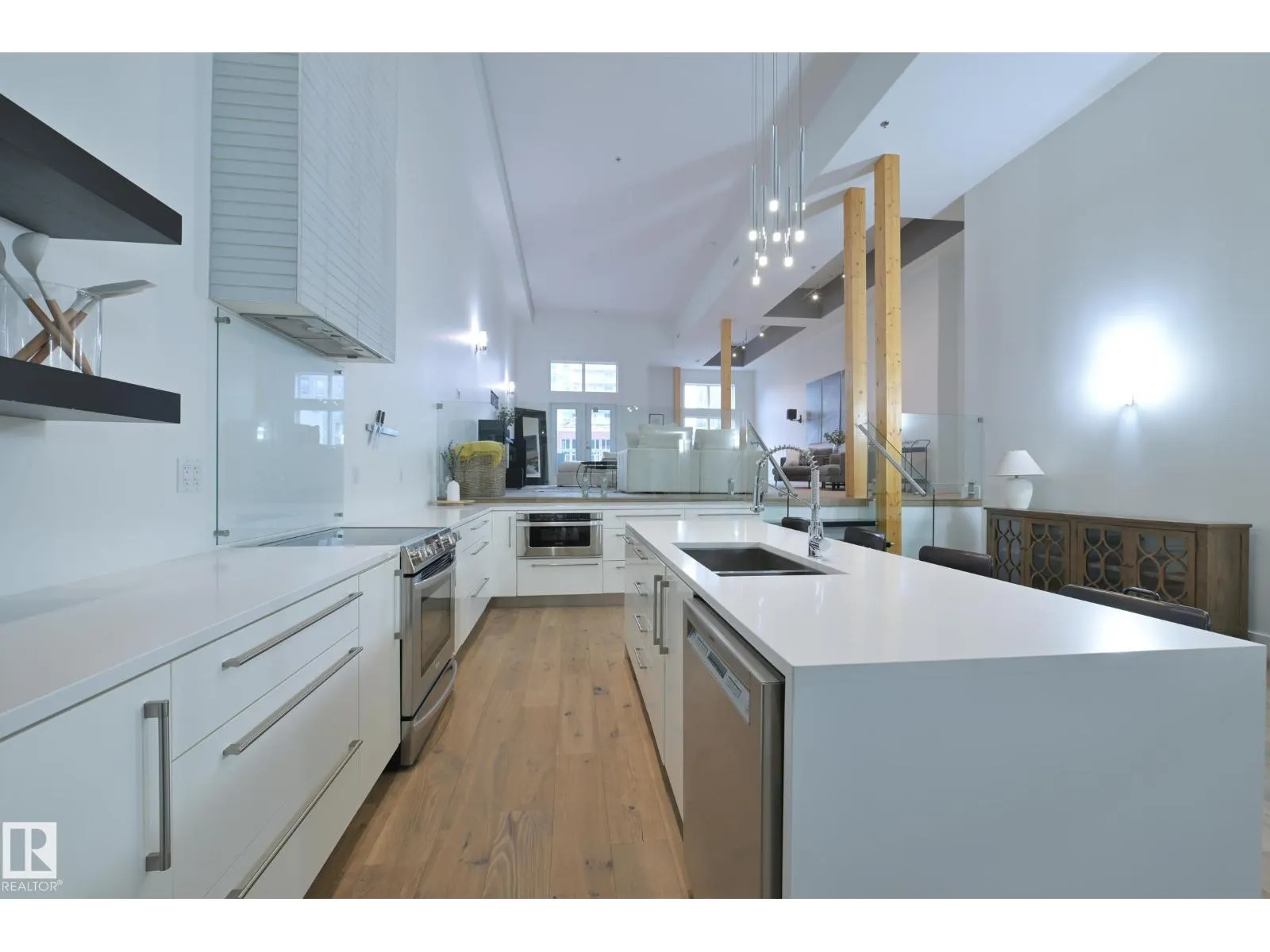 #403 10154 103 ST NW