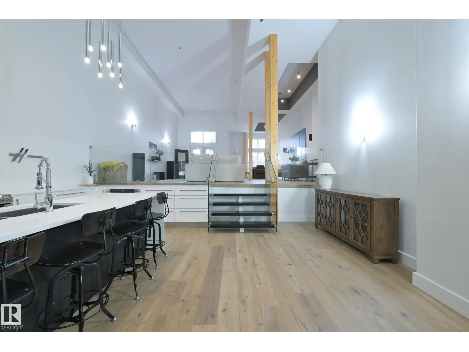 #403 10154 103 ST NW