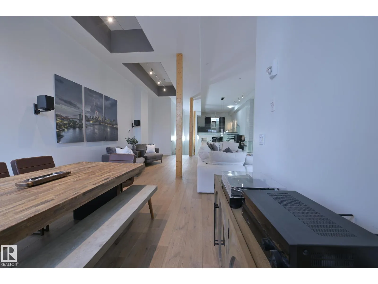 #403 10154 103 ST NW