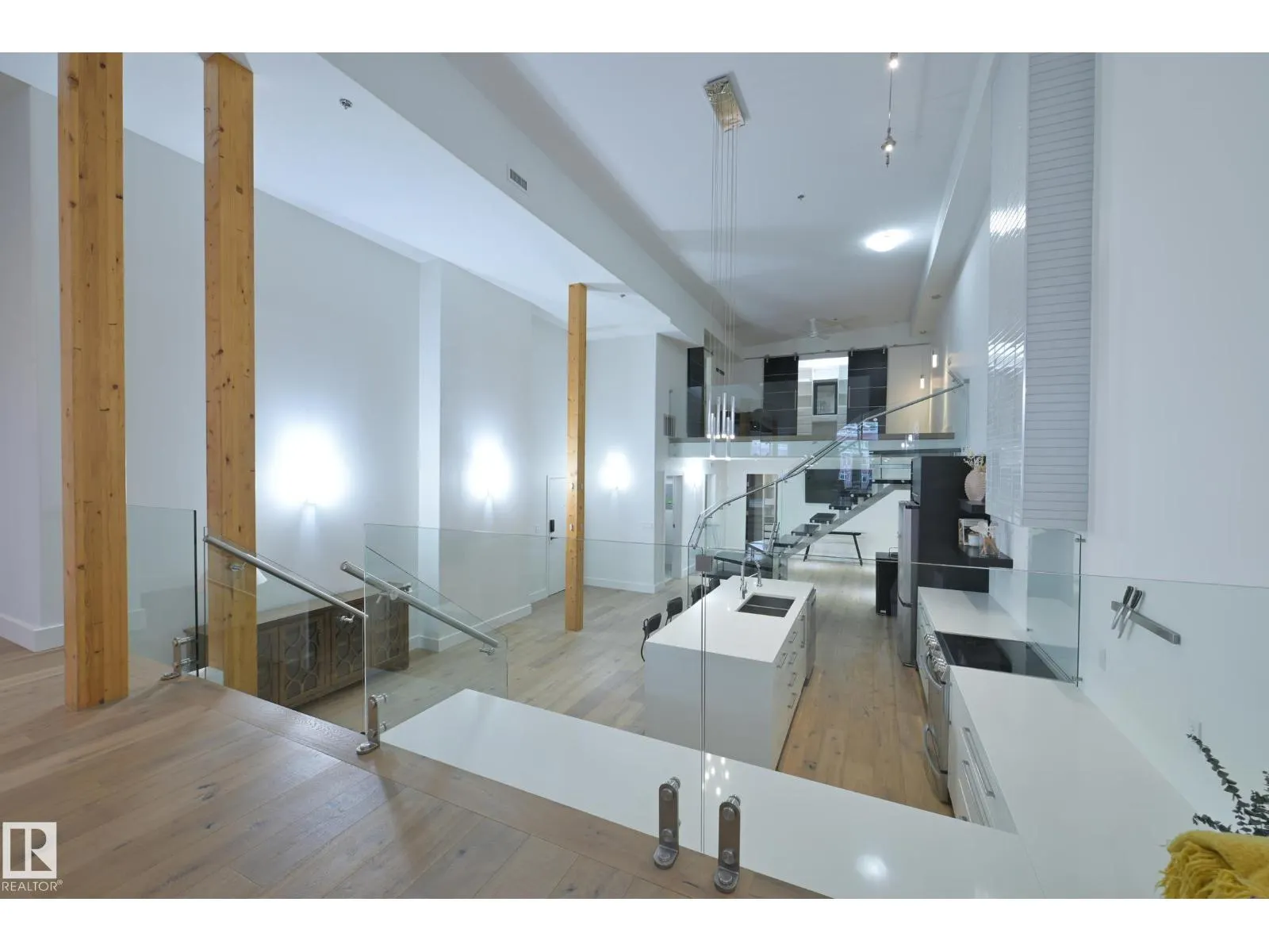 #403 10154 103 ST NW