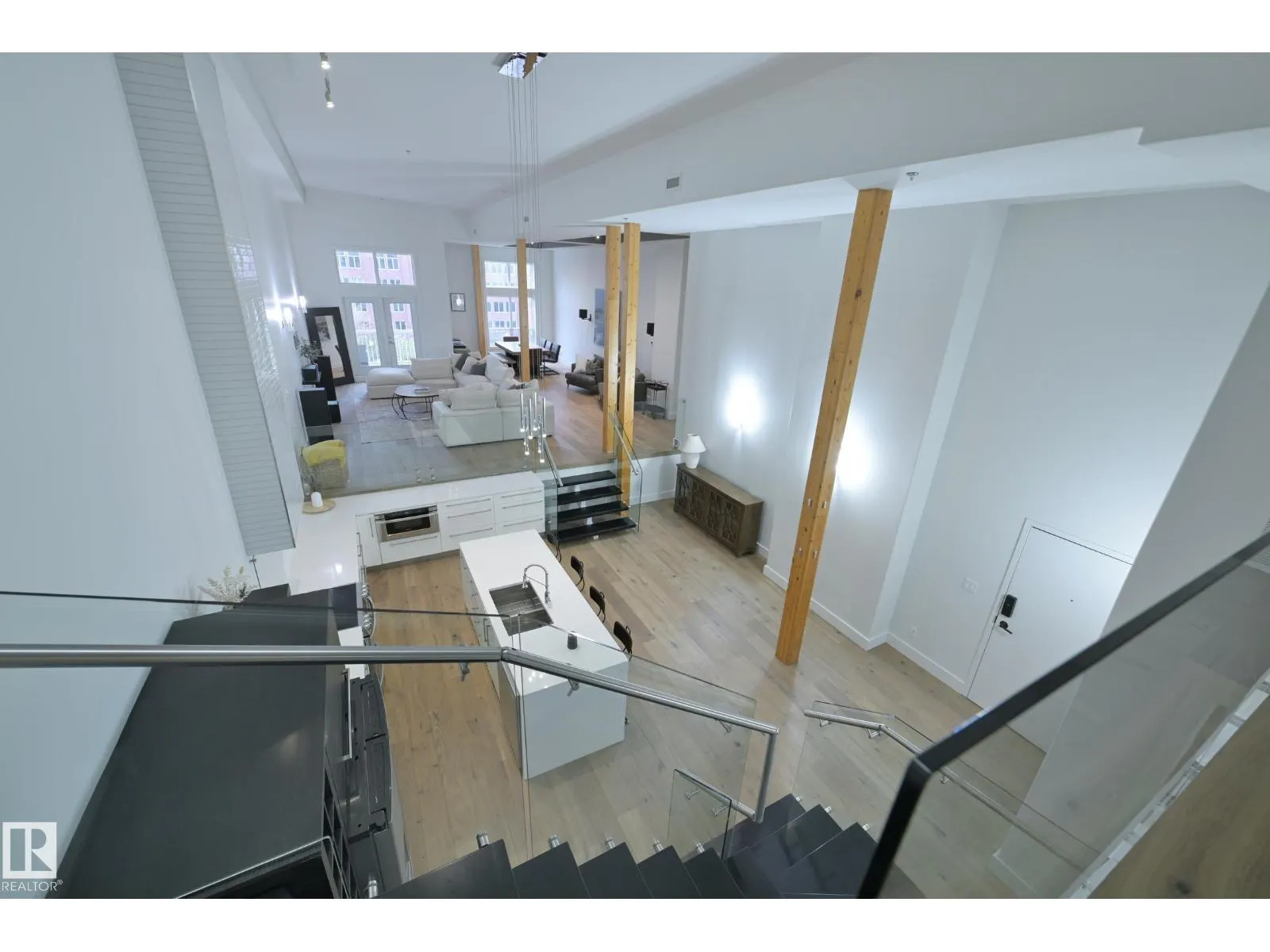 #403 10154 103 ST NW