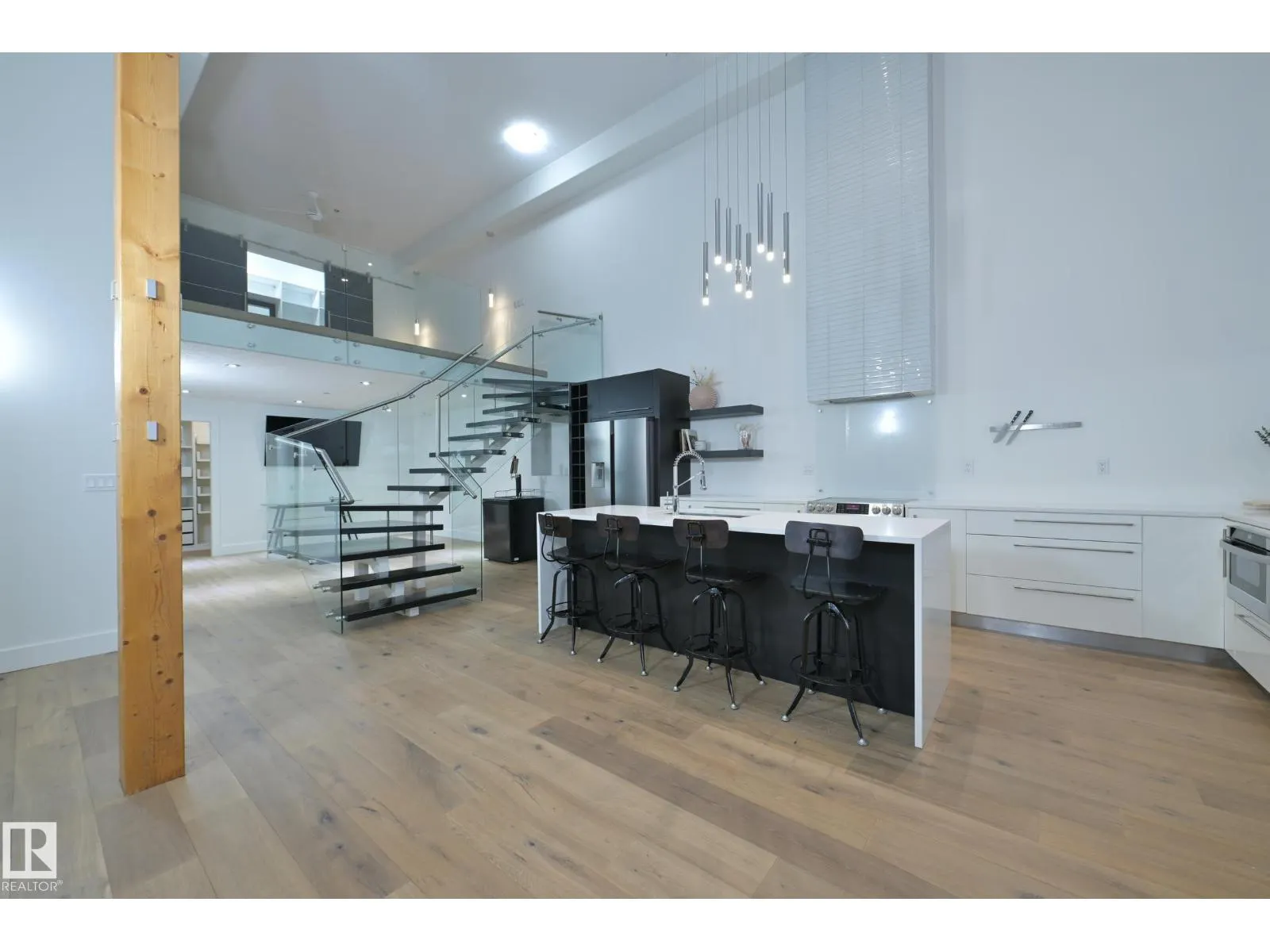 #403 10154 103 ST NW