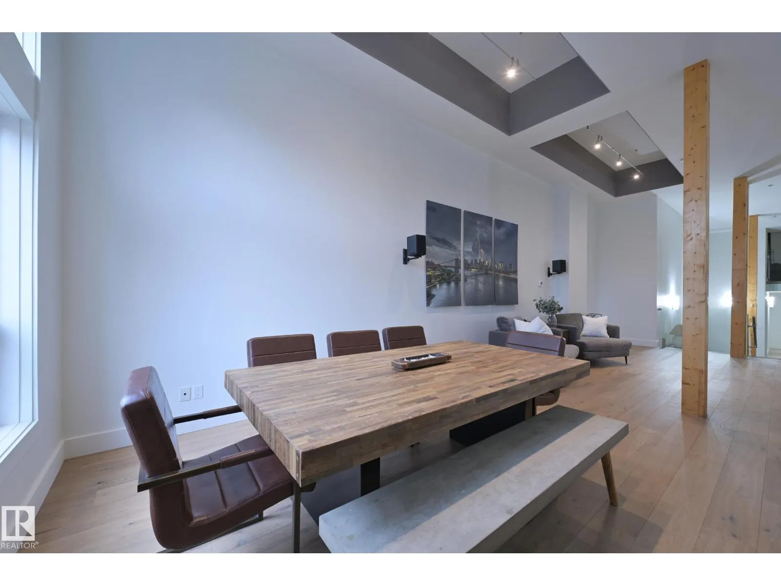 #403 10154 103 ST NW