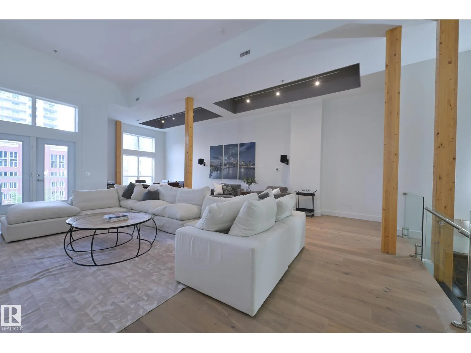 #403 10154 103 ST NW