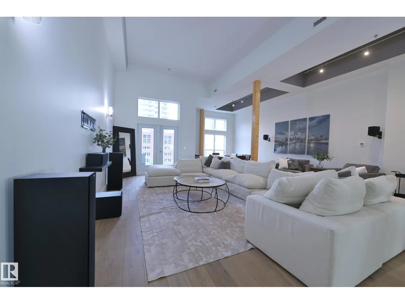 #403 10154 103 ST NW