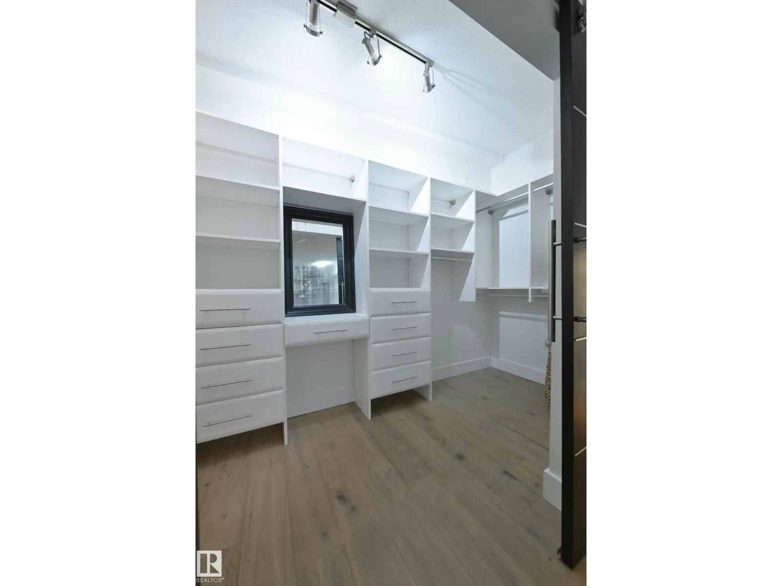 #403 10154 103 ST NW