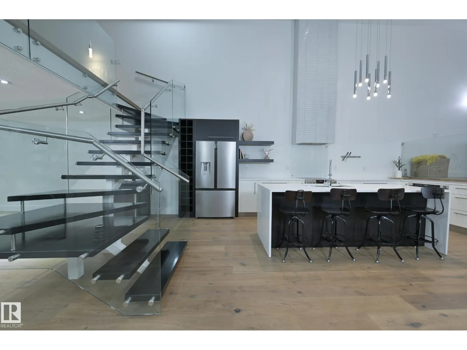 #403 10154 103 ST NW