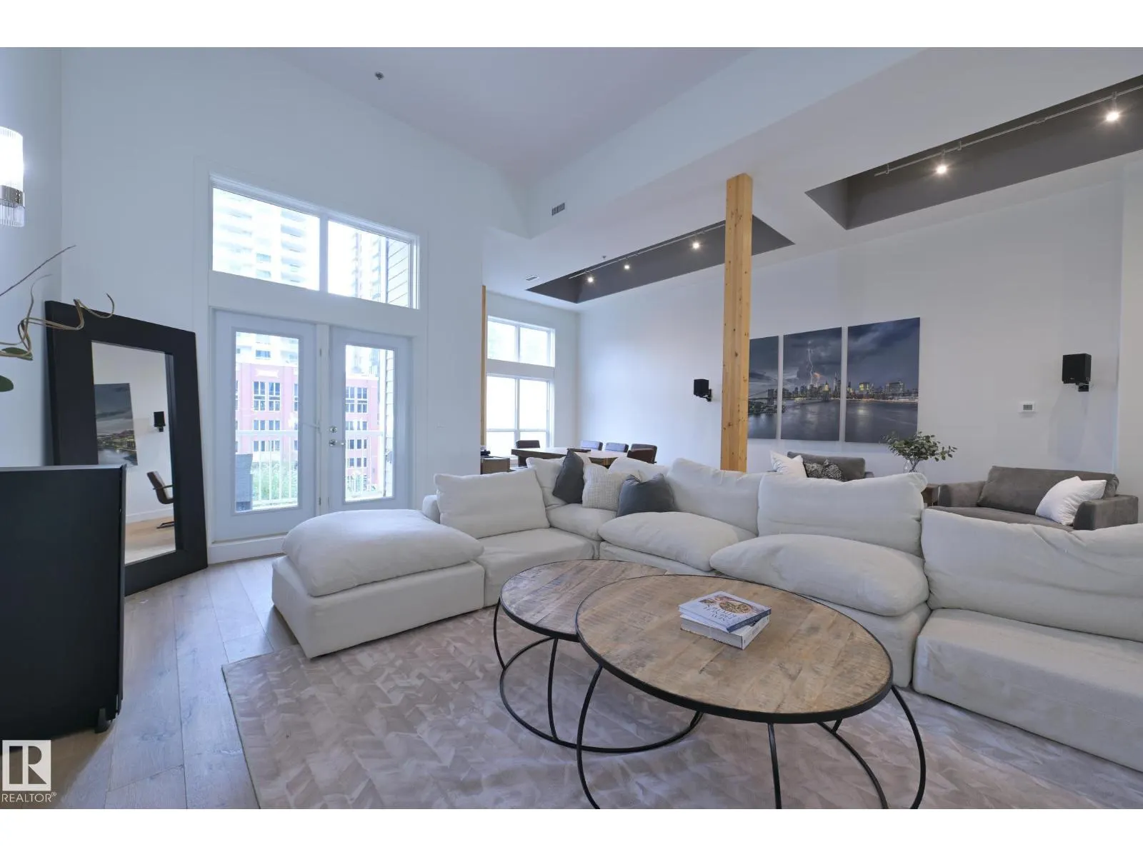 #403 10154 103 ST NW