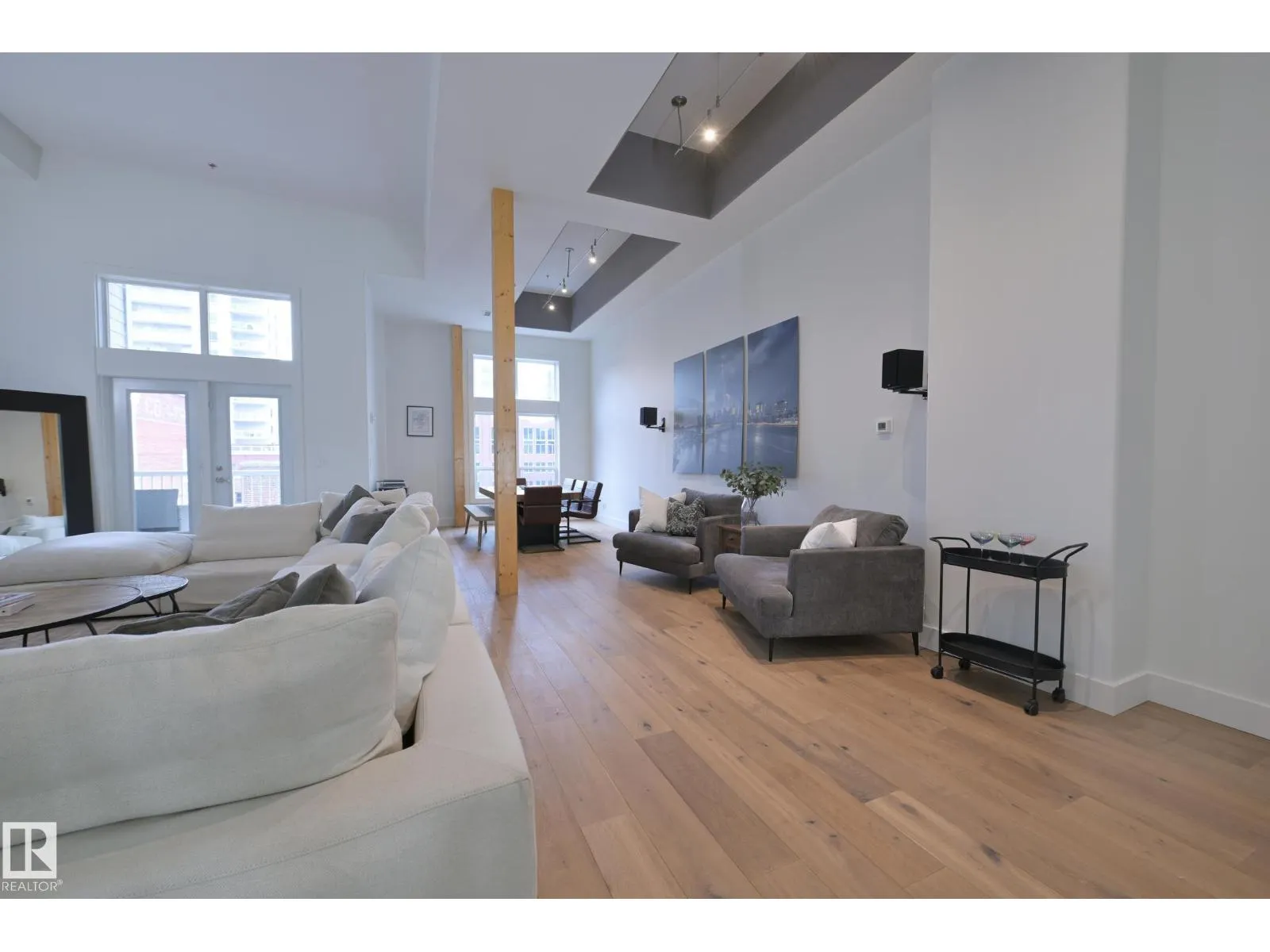 #403 10154 103 ST NW